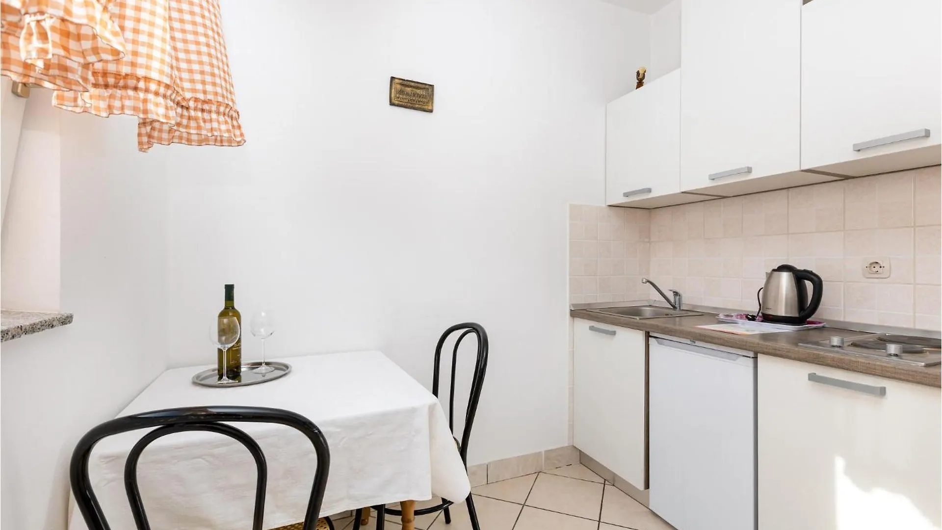 1 Bedroom Stunning Apartment In Rasopasno 0*,