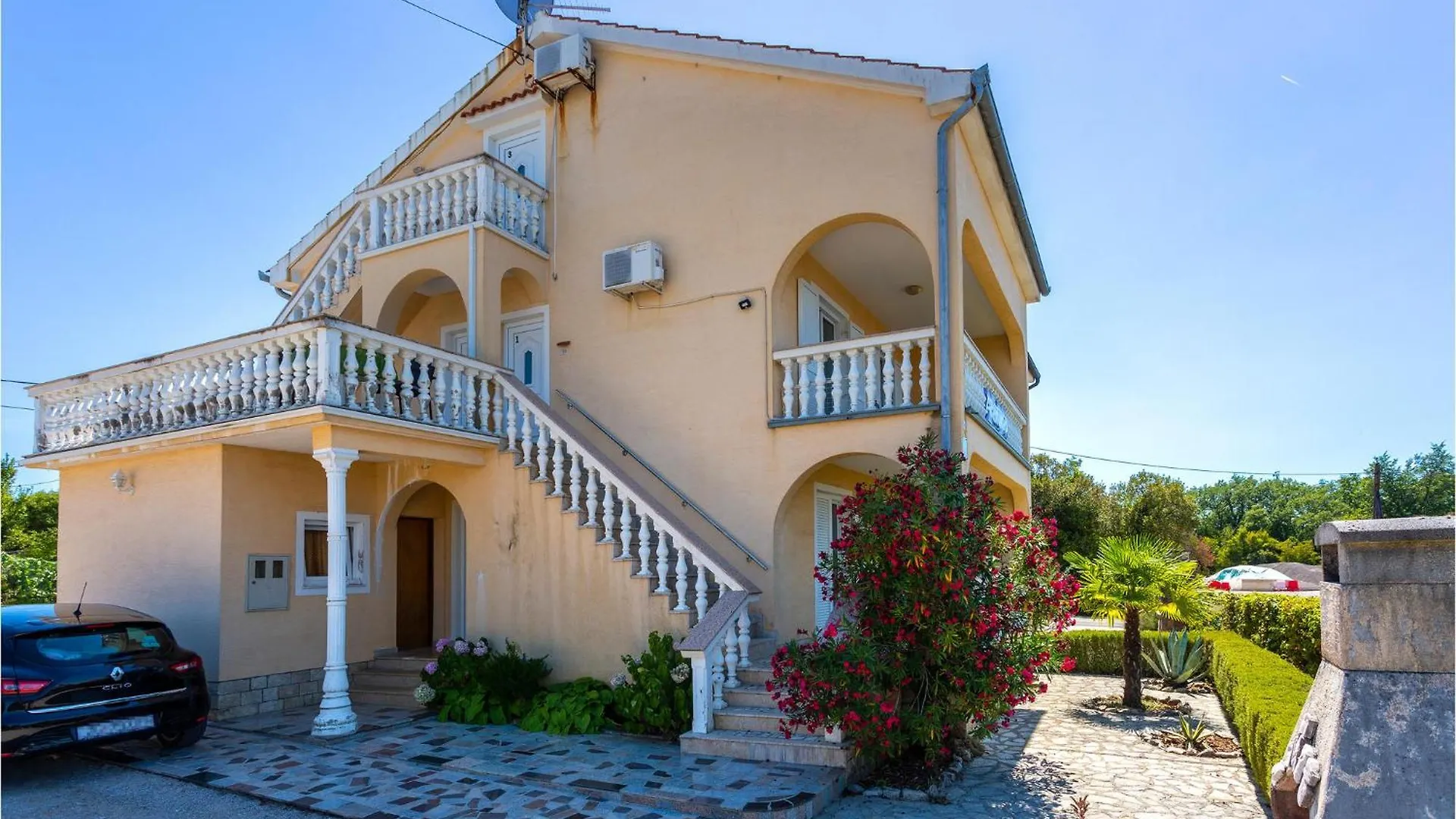 1 Bedroom Stunning Apartment In Rasopasno