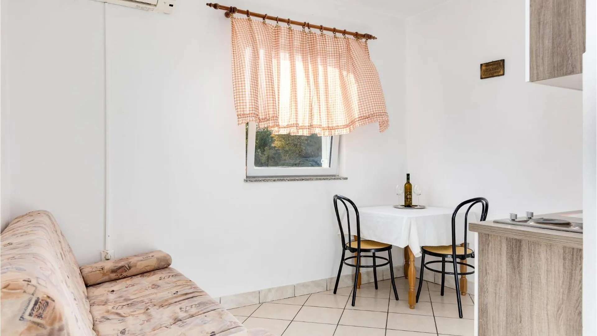 1 Bedroom Stunning Apartment In Rasopasno