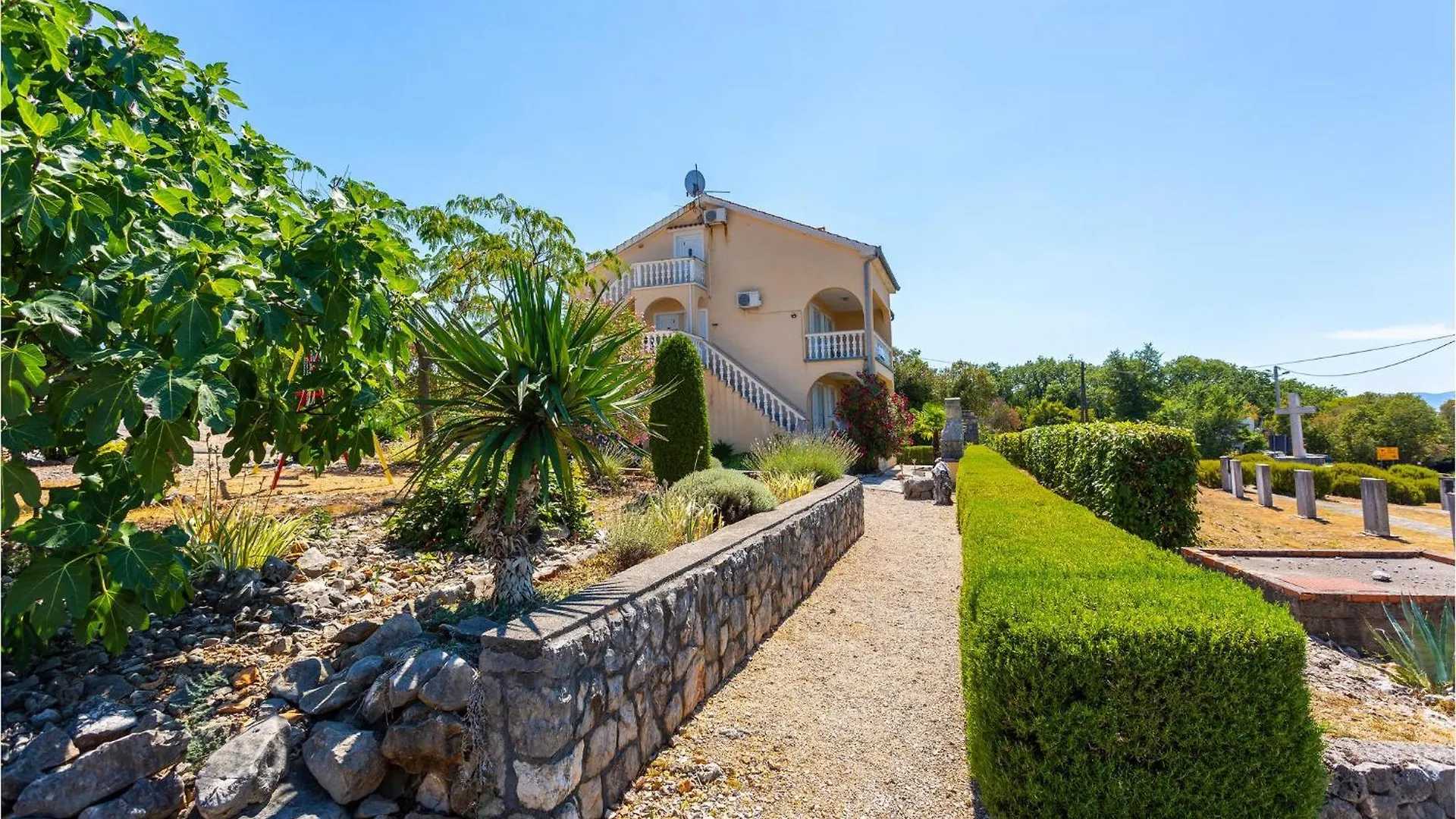 1 Bedroom Stunning Apartment In Rasopasno