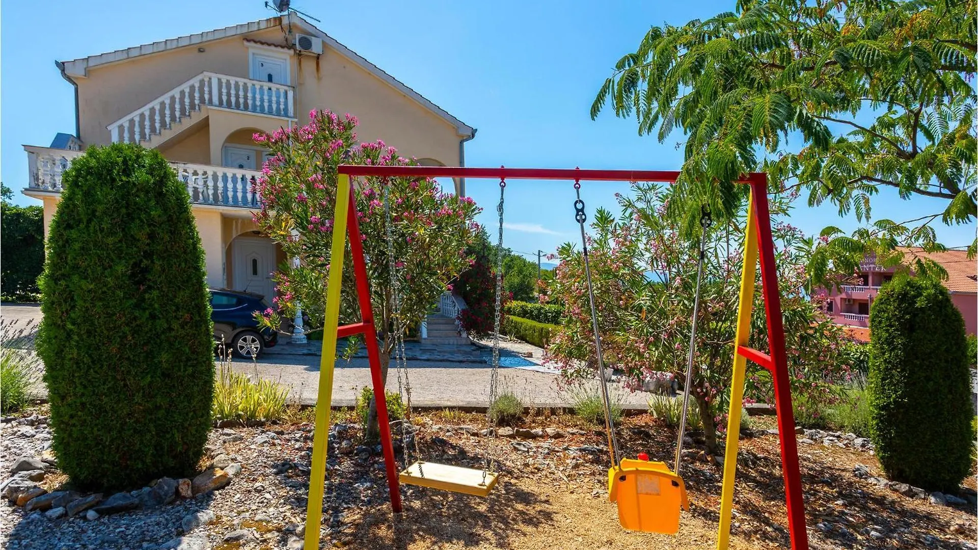 1 Bedroom Stunning Apartment In Rasopasno
